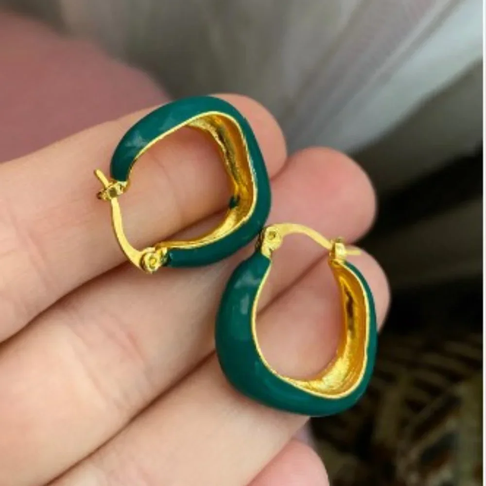 New Retro Aesthetic Earrings - Picture 6 of 6